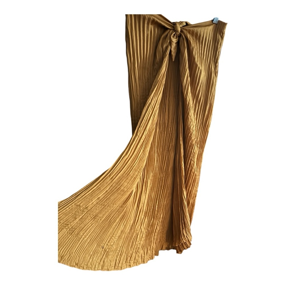 Elegant Gold Pleated Skirt - Picture 3 of 8